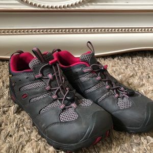 Keen hiking sneakers